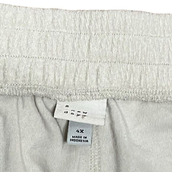A New Day Women’s Terry Cloth Pull On Shorts, Size 4X, NWT - Picture 6 of 9